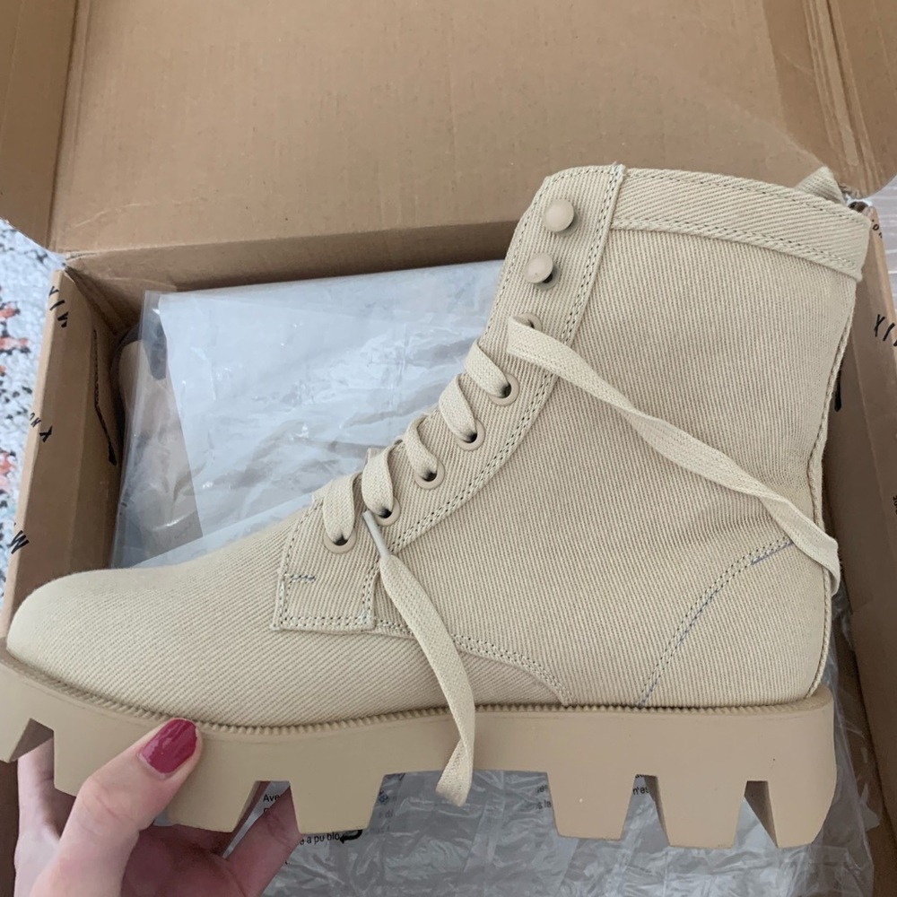 BRAND NEW DSW canvas combat boots size 8. NEVER WORN